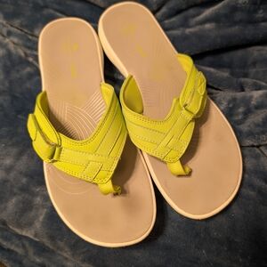 Cloudsteppers by Clarks Lime Green Flip Flop Sandals Size 8